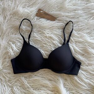 Skims Fits Everybody T-shirt Bra Onyx Size 30C